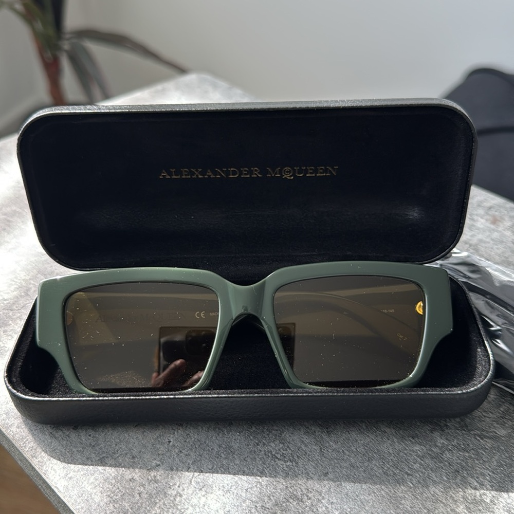 Authentic! Alexander McQueen Olive Sunglasses - Picture 8 of 8